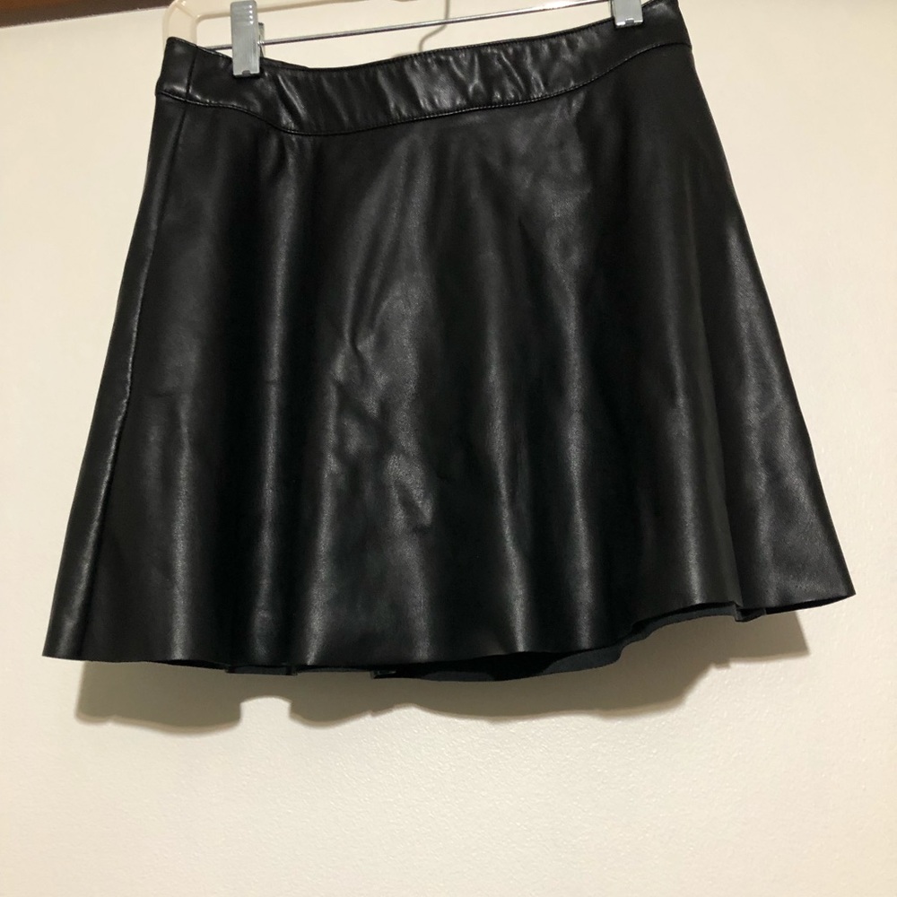 Black skirt - Picture 1 of 1